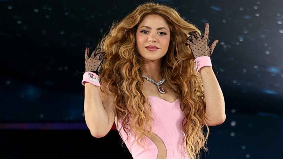 قبيل الـ"ميت غالا".. شاكيرا كشفت عن حمل ريهانا بالخطأ