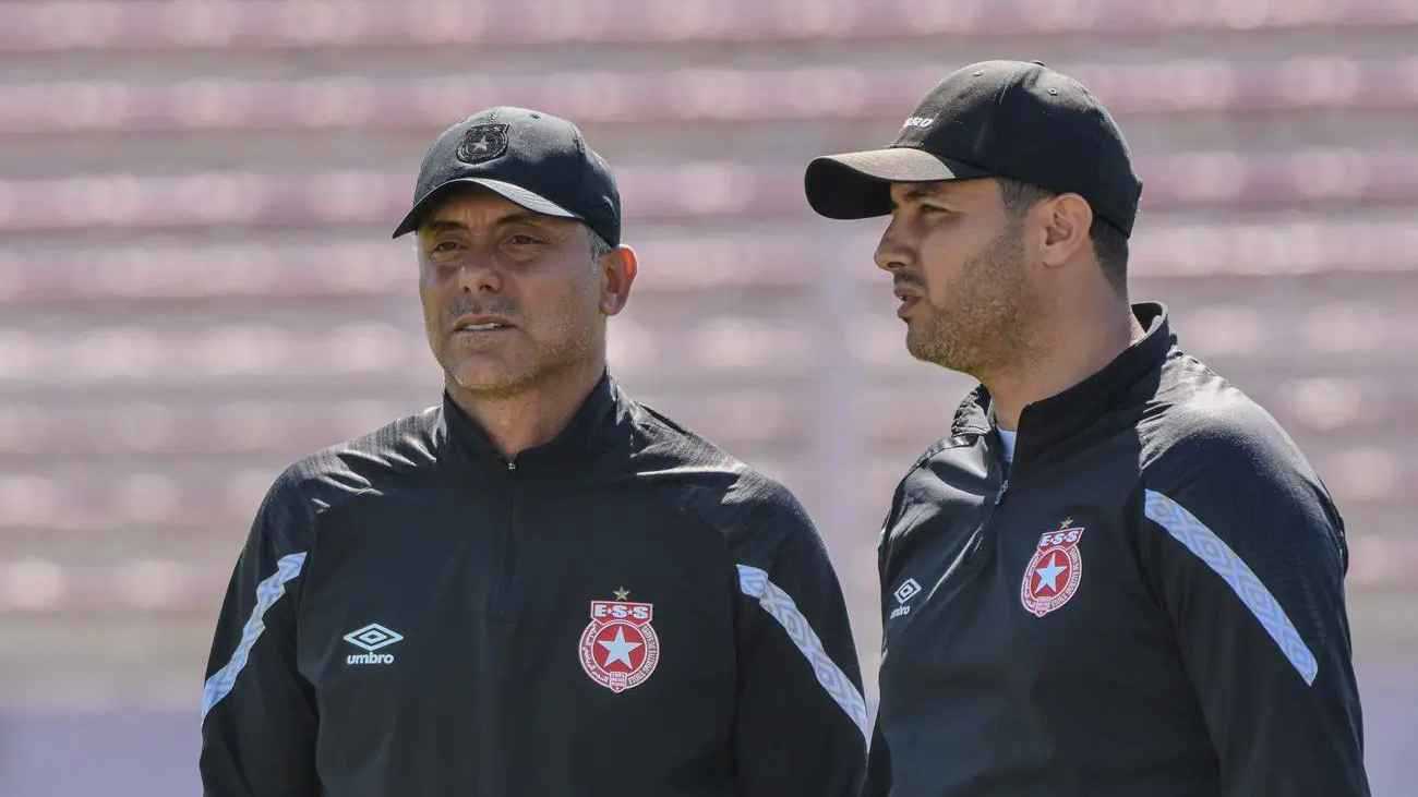 رسميا.. النجم الساحلي يقيل مدربه محمد المكشر ويستعد للتعاقد مع عفوان الغربي 