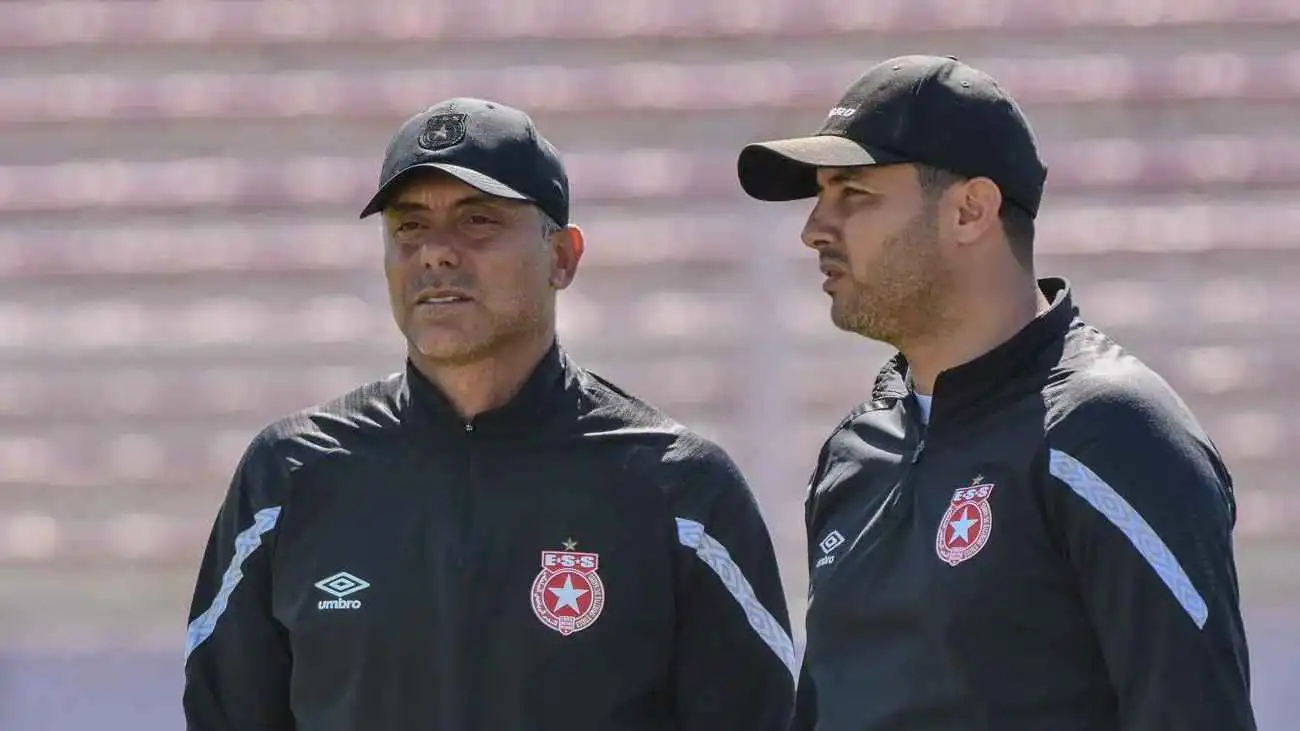 رسميا.. النجم الساحلي يقيل مدربه محمد المكشر ويستعد للتعاقد مع عفوان الغربي