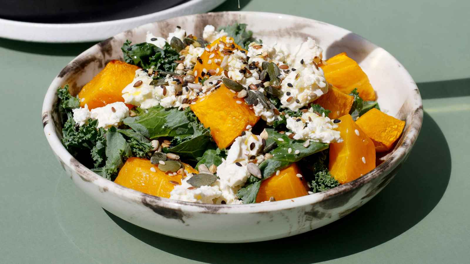 جبن القريش.. لماذا أصبح الاتجاه الرائج على تيك توك؟