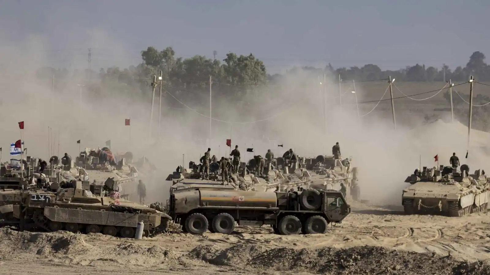 لابيد يحذّر من "كارثة" بعد قرار احتلال غزة