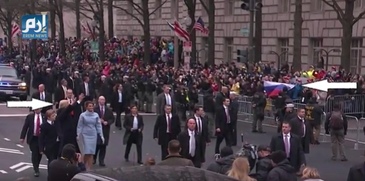 بالفيديو.. ترامب يحيي العلم الروسي خلال مسيره نحو البيت الأبيض
