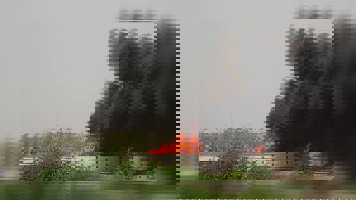 ميليشيا الحوثي تقصف منشأة صناعية بمدينة الحديدة (فيديو)