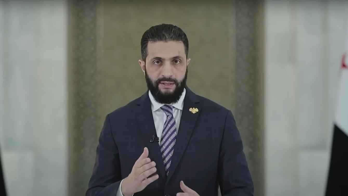 "حرب خاسرة" وانسحاب تكتيكي.. ما الرسائل الخفية في خطاب الشرع؟