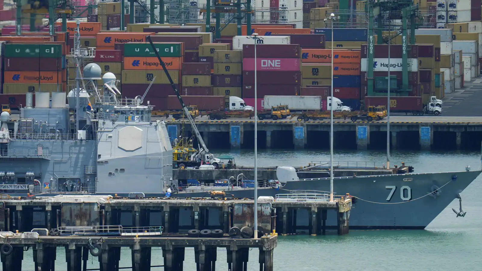 "واشنطن بوست": الحشد الأمريكي الواسع في الكاريبي ينذر بأول ضربة ضد فنزويلا