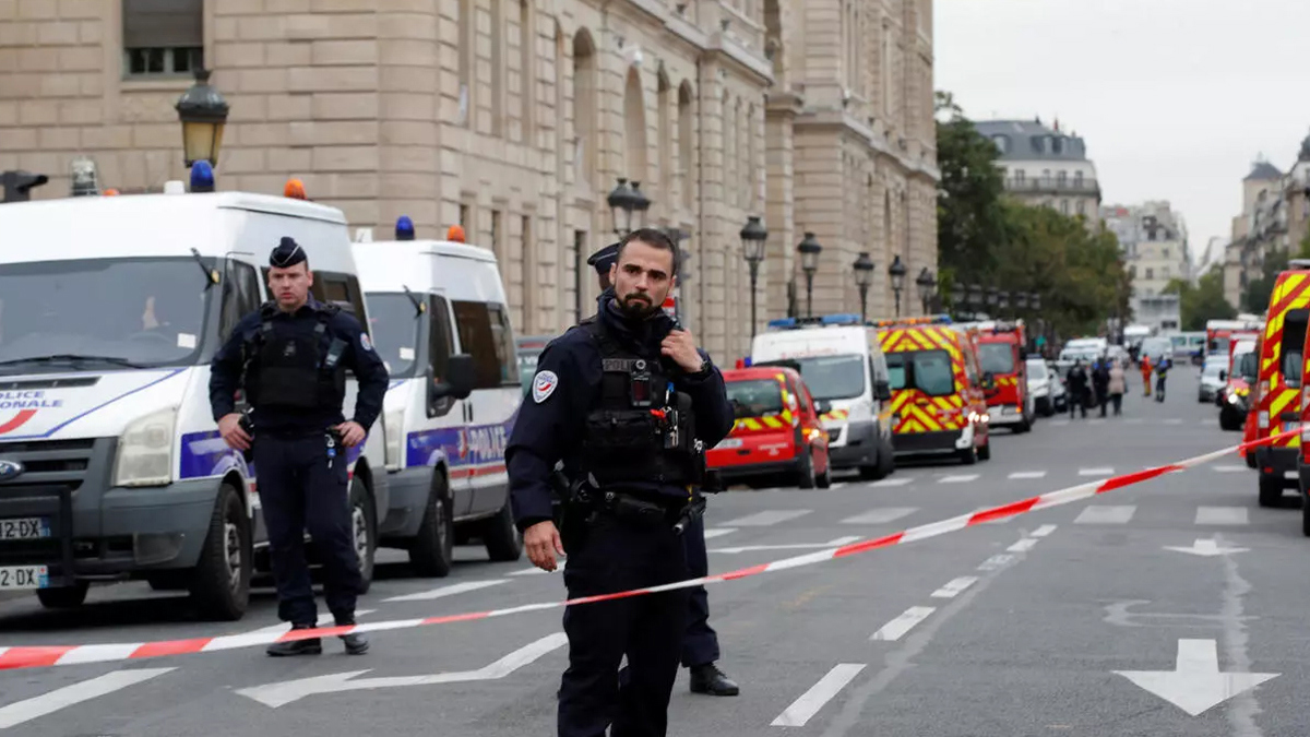 الشرطة الفرنسية تطلق النار على مسلح اقتحم ثكنة شرطية