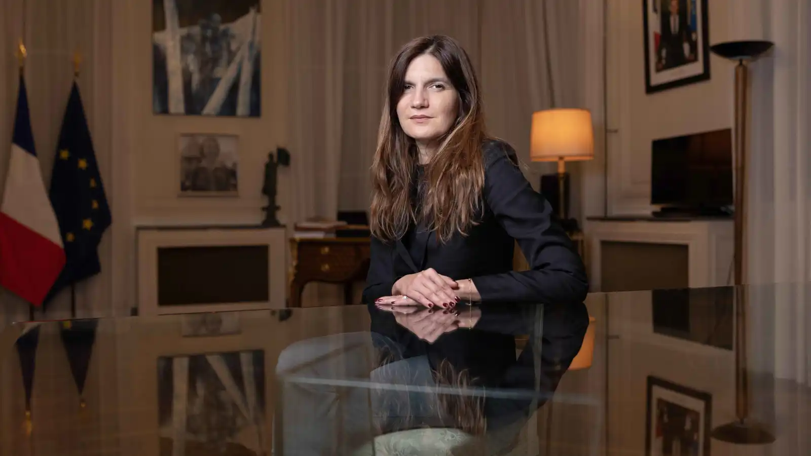 أليس روفو.. من هي المرأة التي تقود فرنسا نحو "جاهزية الحرب"؟