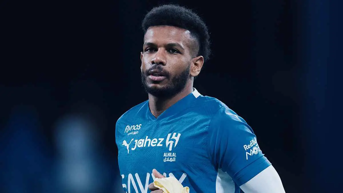 "ما أنطرد".. رد حاسم من علي البليهي على مشجع سأله عن خروجه من الهلال (فيديو)