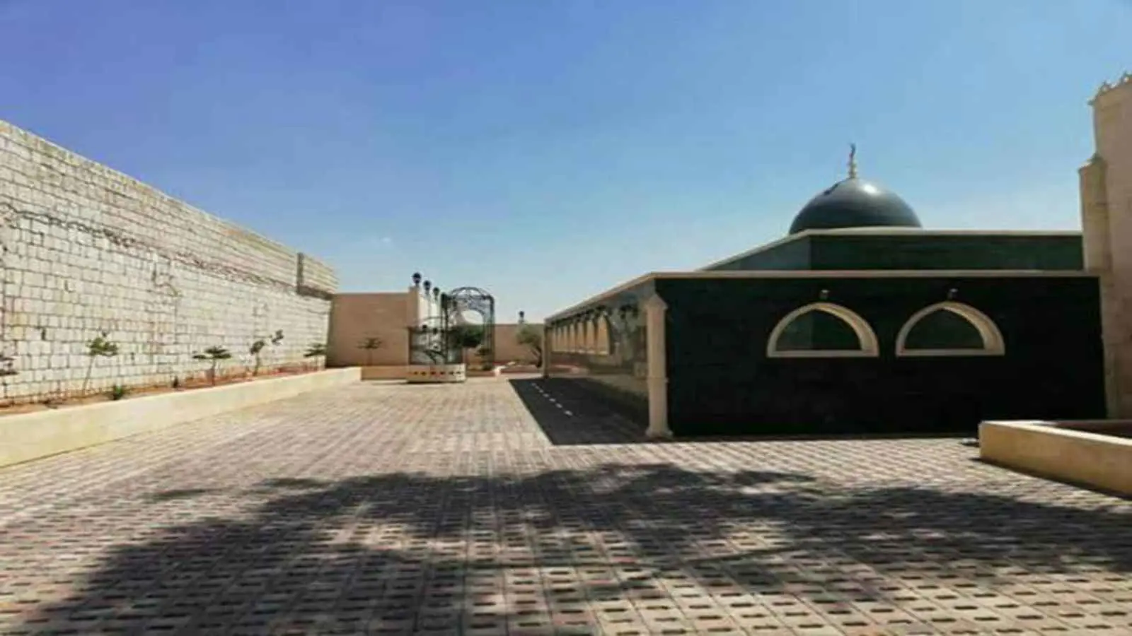 من هو أبو عبدالله الخصيبي الذي اشتعل الساحل السوري بسببه؟