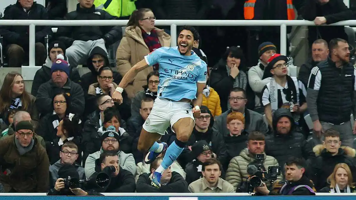 رغم تألقه.. 4 مطبات قوية تهدد موسم عمر مرموش