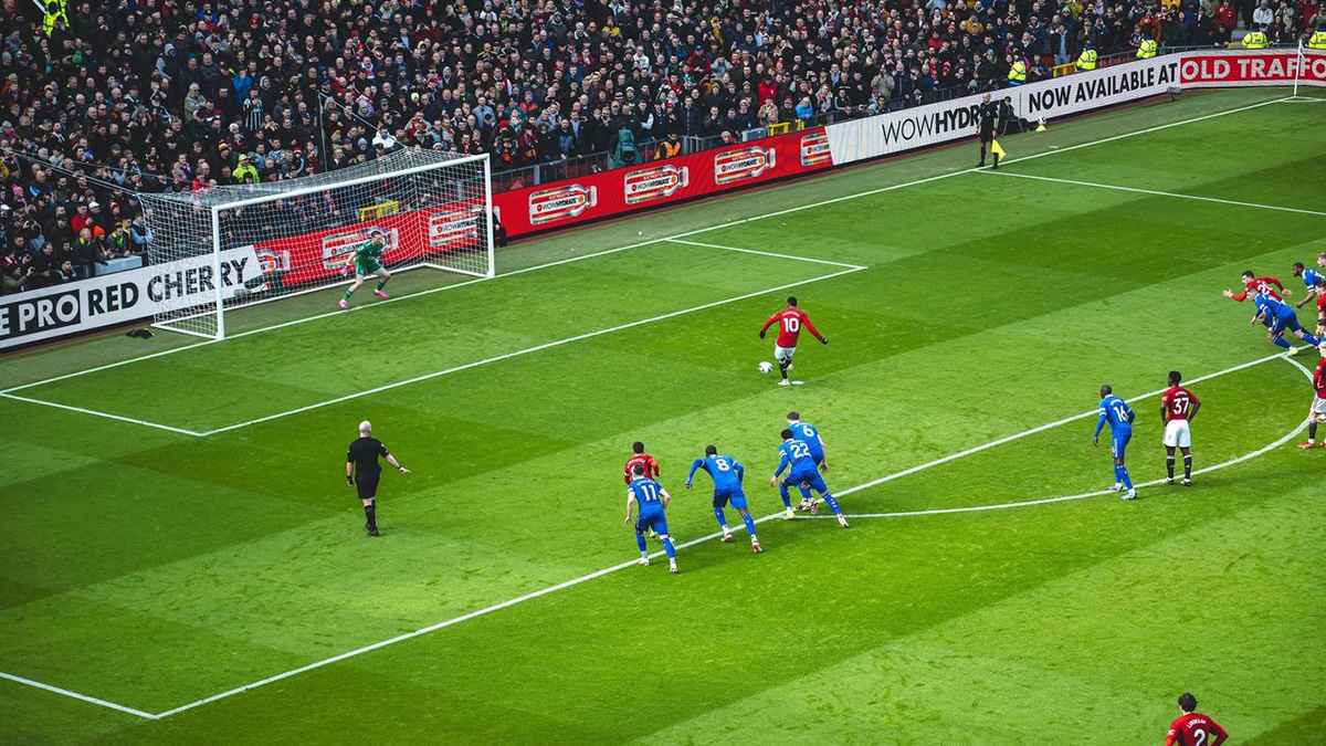 رئيس لجنة حكام "يويفا" يقدم حلا غريبا لتعديل لوائح تسديد ركلات الجزاء