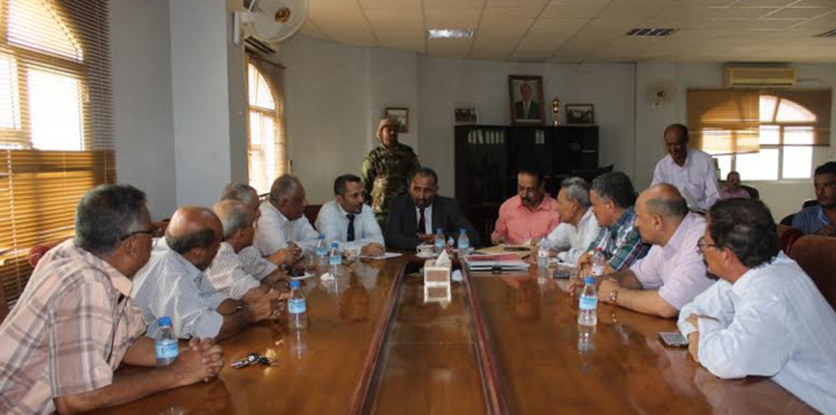 محافظ عدن يعلن انطلاق إعادة إعمار المباني المتضررة من الحرب