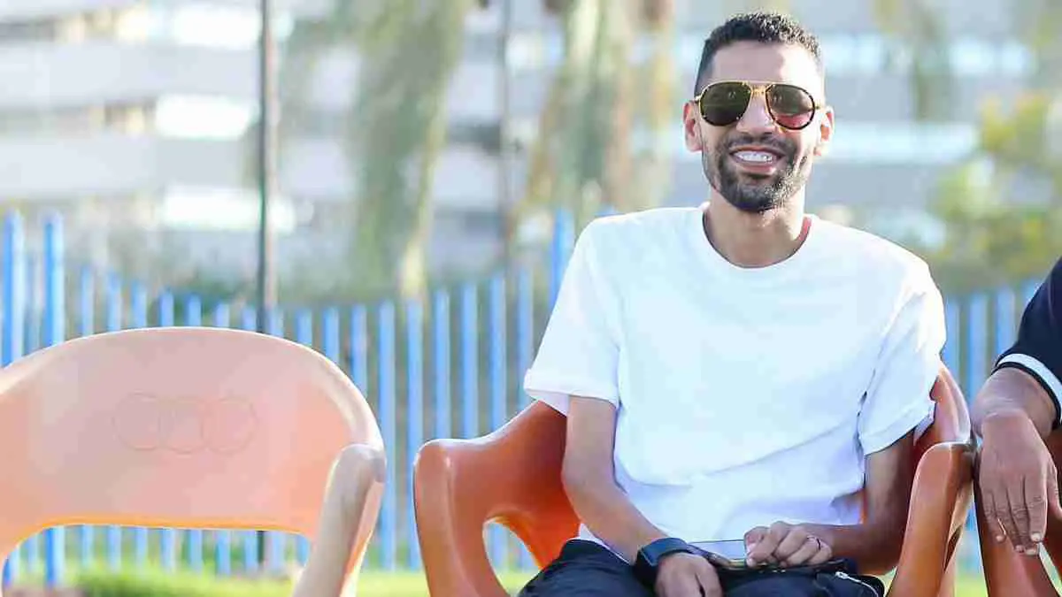 ظهور أثار التعاطف.. مؤمن زكريا يثير القلق بصورة في المستشفى (شاهد)