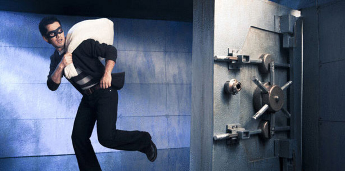 عملية سطو مسلح احترافية في عرعر السعودية (فيديو)