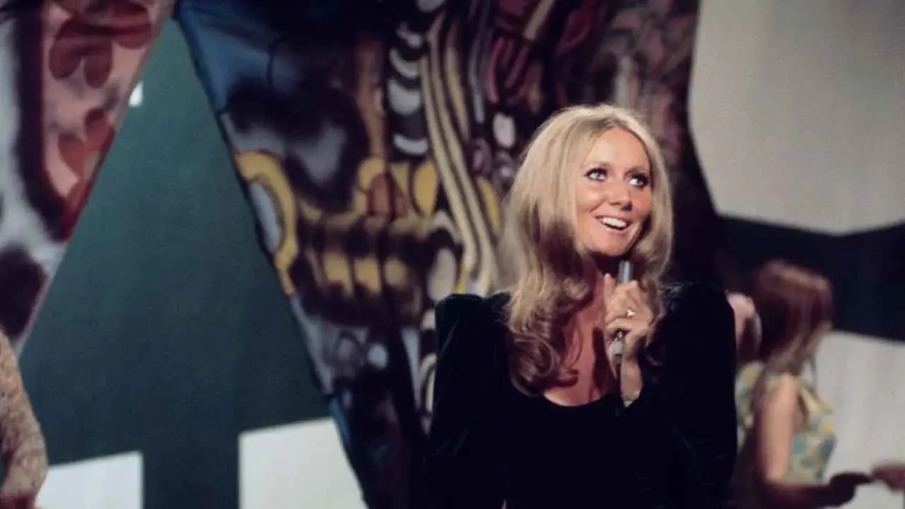 "أيقونة اليوروفيجن".. وفاة كلوداغ رودجرز بعد صراع مع المرض