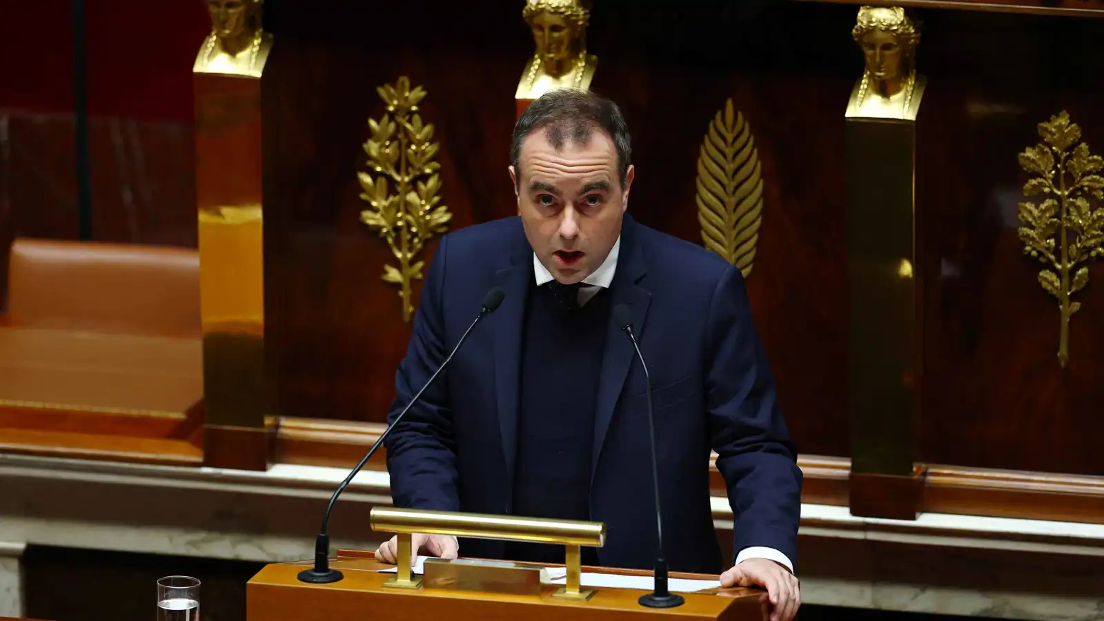 بعد 5 أشهر من المناورات.. كيف فرض لوكورنو نفسه رئيسًا للوزراء في فرنسا؟