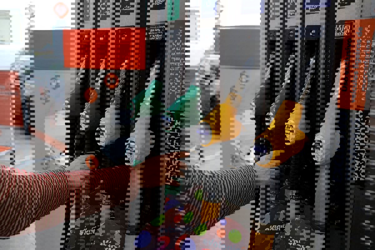 النفط يصعد بفعل توقعات انخفاض الإمدادات ومخاوف جيوسياسية‎
