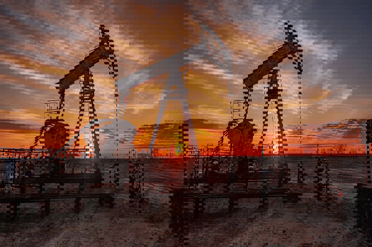 تراجع أسعار النفط وسط مخاوف من تأثير الفائدة الأمريكية على الطلب‎