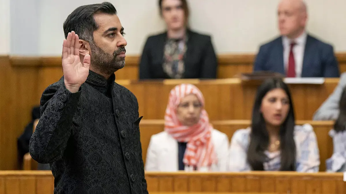 حمزة يوسف أول مسلم يسعى لتغيير النظام الملكي في إسكتلندا