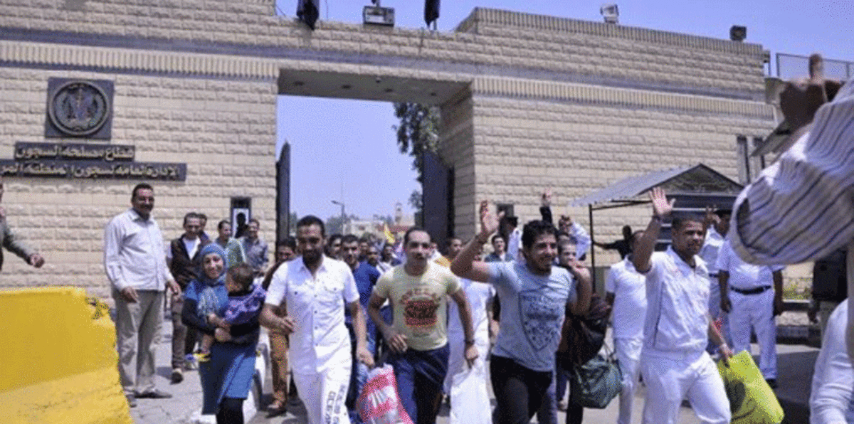 السيسي يبدي انزعاجه من تورط رجال أمن في تهريب السجناء