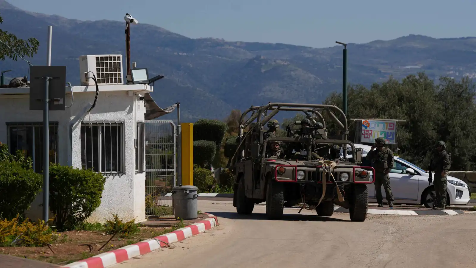 حزب الله يعلن استهداف قواعد عسكرية في تل أبيب وحيفا