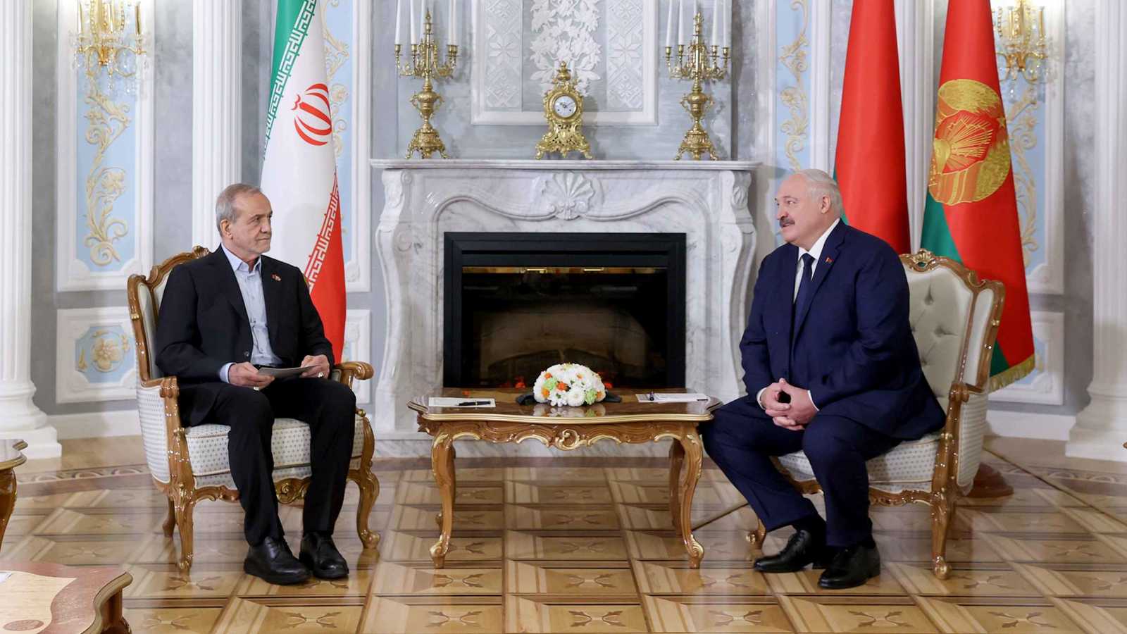 الرئيس الإيراني من بيلاروسيا: لغة التهديد الأمريكية لم تعد مجدية