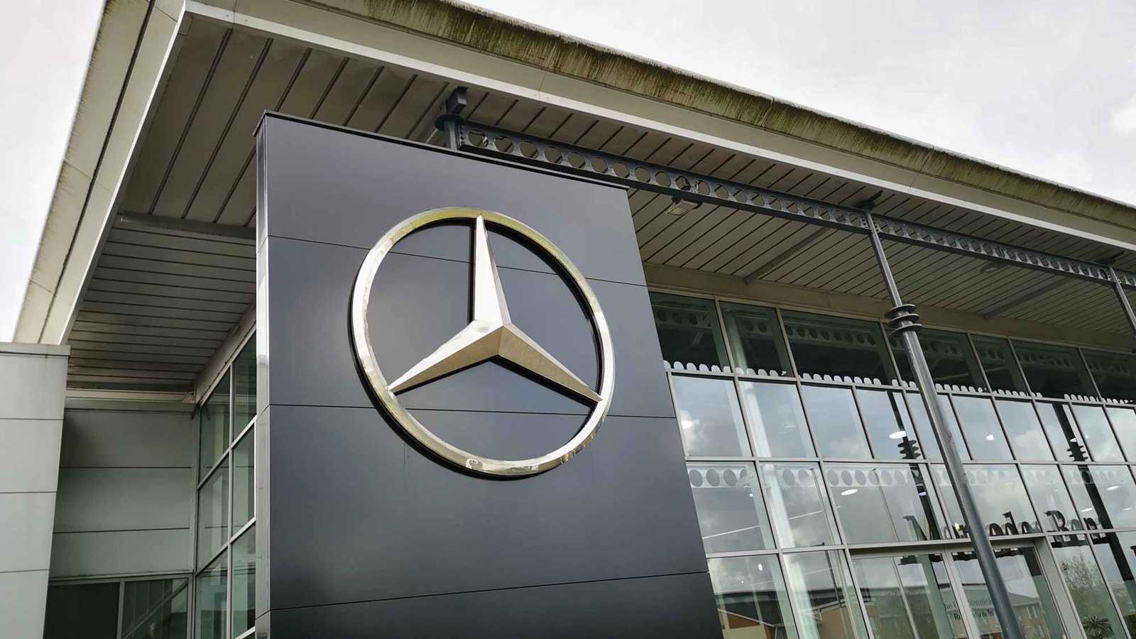 سيارة أطفال مصغرة من "مرسيدس" تُثير جدلاً بسعرها (فيديو)