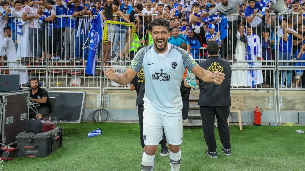 سلمان المطيويع يسخر من محمد العويس حارس النادي الأهلي السعودي.. ويصف المعيوف بـ"الأسد"