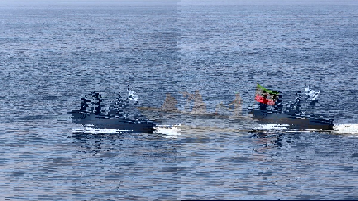 البحرية الإيرانية تصدّ هجوما على سفينة بالبحر الأحمر