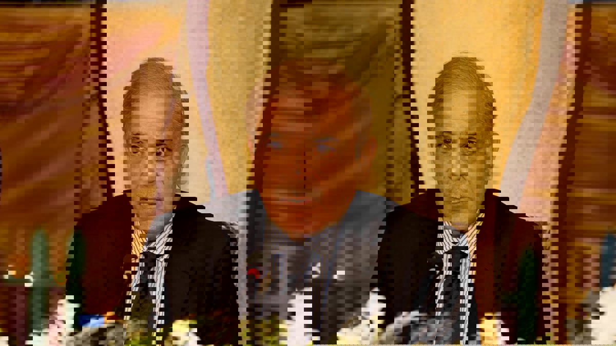 رئيس وزراء باكستان الجديد يشكل حكومة ائتلافية