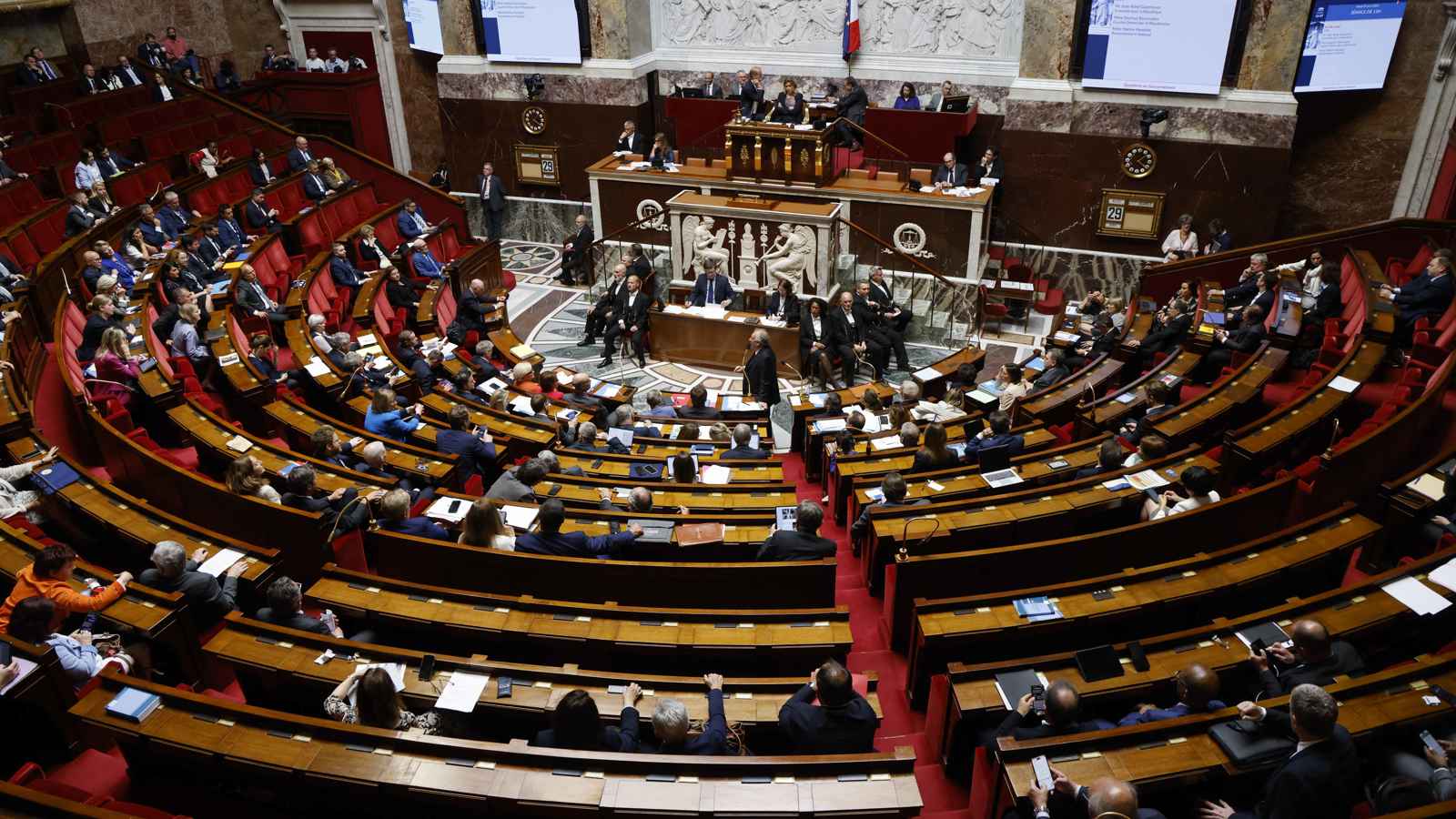 لجنة برلمانية فرنسية تقر تسهيل الإخلاء والهدم في جزيرة مايوت