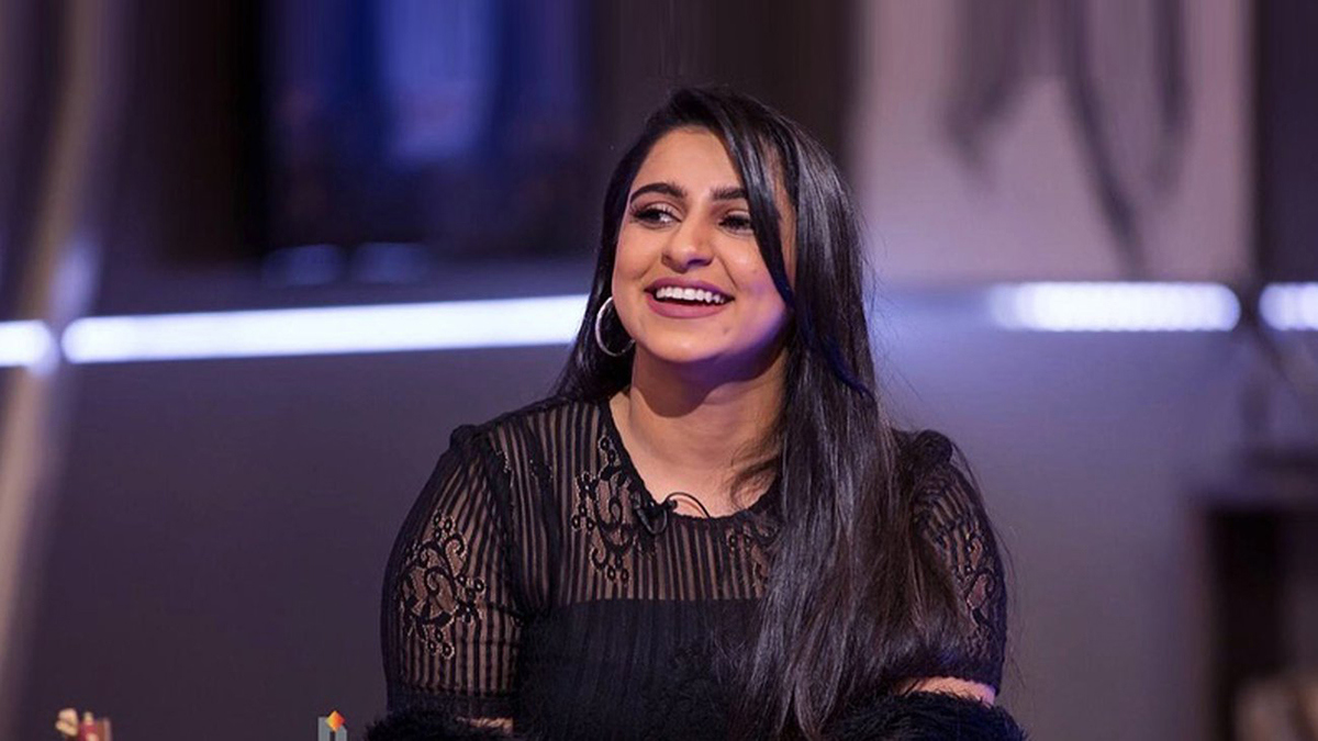 الفنانة دانة آل سالم بطلة مسلسل "العاصوف" تشعل الجدل برقصة على العمود 