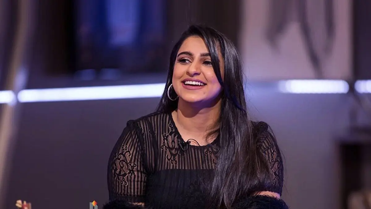 الفنانة دانة آل سالم بطلة مسلسل "العاصوف" تشعل الجدل برقصة على العمود 