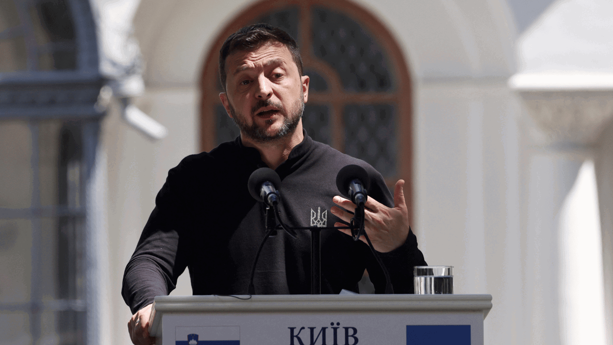 خبراء روس: صعود اليمين وترامب أجبر زيلينسكي على وضع "خطة للتسوية"