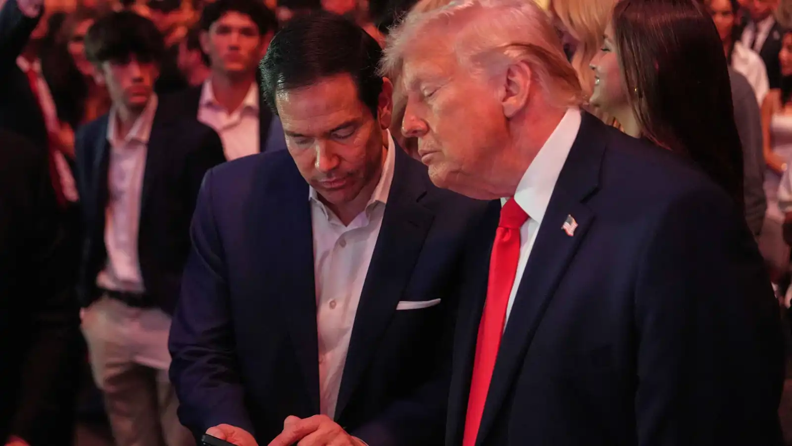 "معاريف": فشل مفاوضات باكستان يضع ترامب أمام معضلة