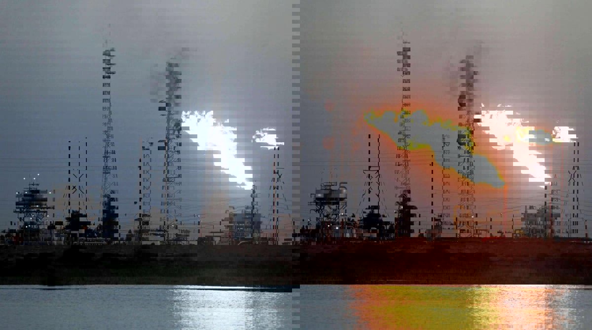 أسعار النفط تنخفض 1% مع استئناف شركات أمريكية الإنتاج