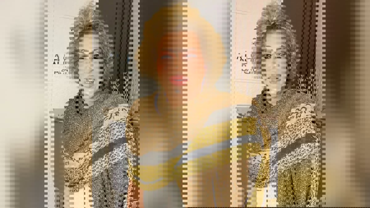 الفنانة العمانية فخرية خميس تفجع بوفاة شقيقها