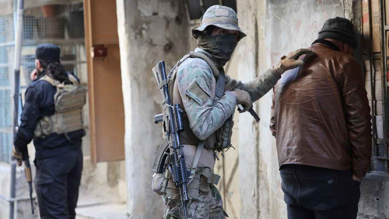 لا ضحايا.. انفجارات وإطلاق نار في حي المزة بدمشق