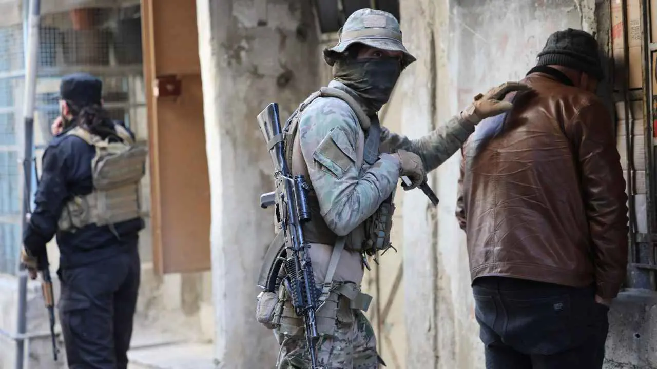 لا ضحايا.. انفجارات وإطلاق نار في حي المزة بدمشق