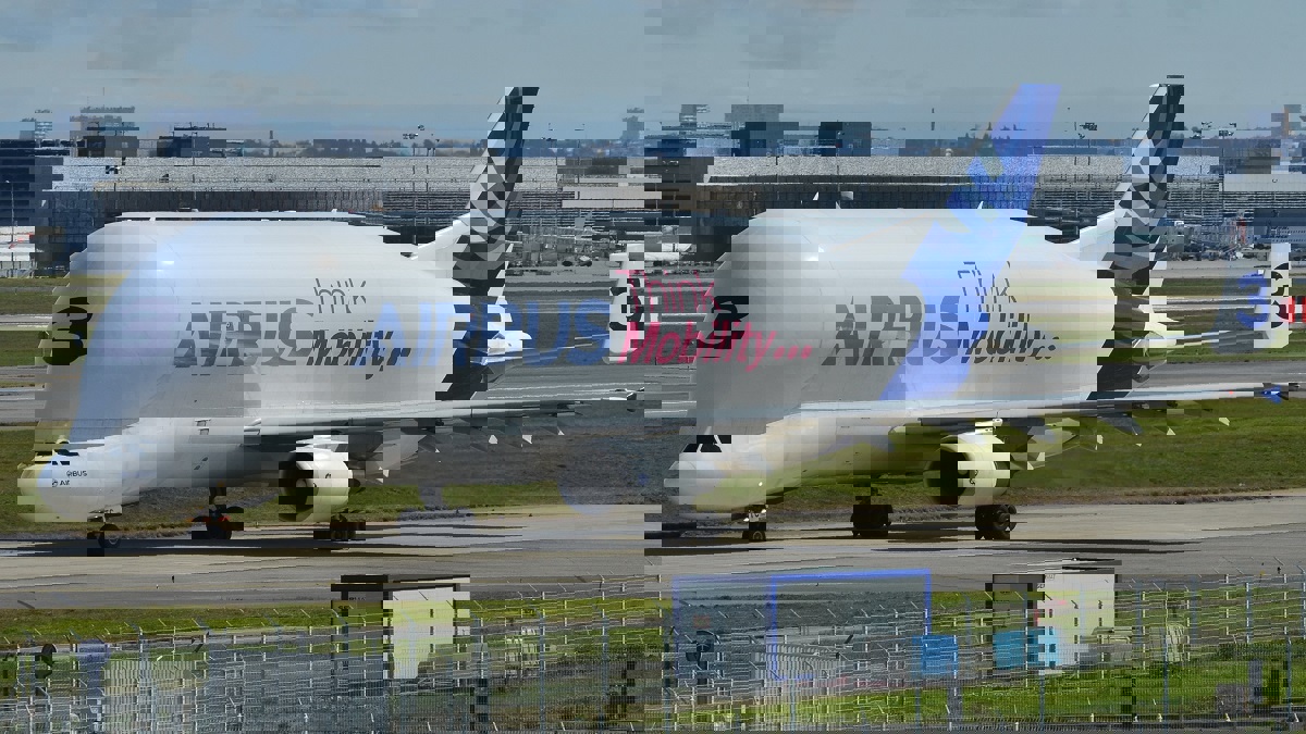 مصدران: "إيرباص" في صدارة المرشحين للفوز بطلبية كبيرة من العربية للطيران