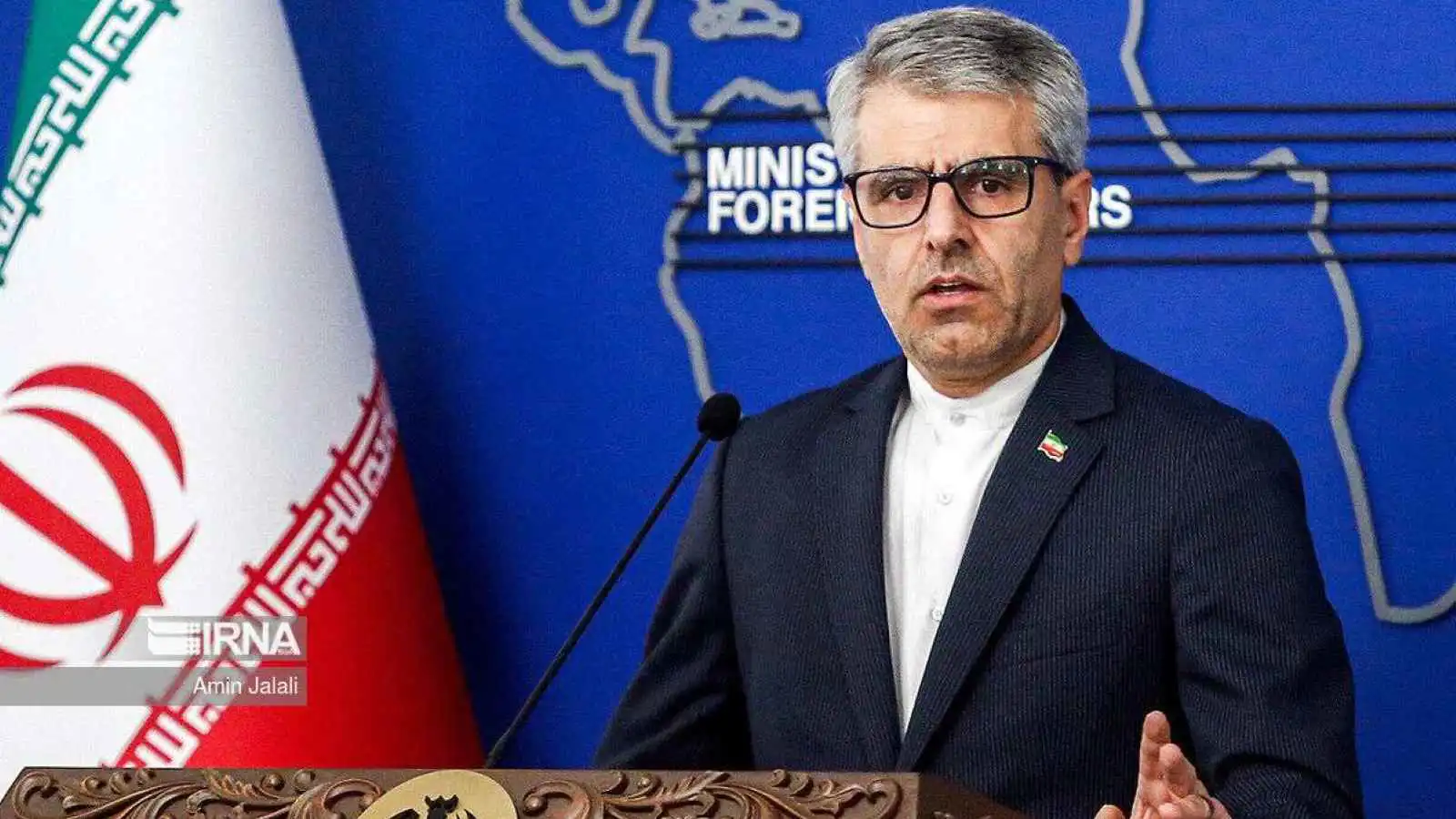 طهران تدرس إطلاق سراح فرنسيين اثنين مقابل إيرانية محتجزة في باريس