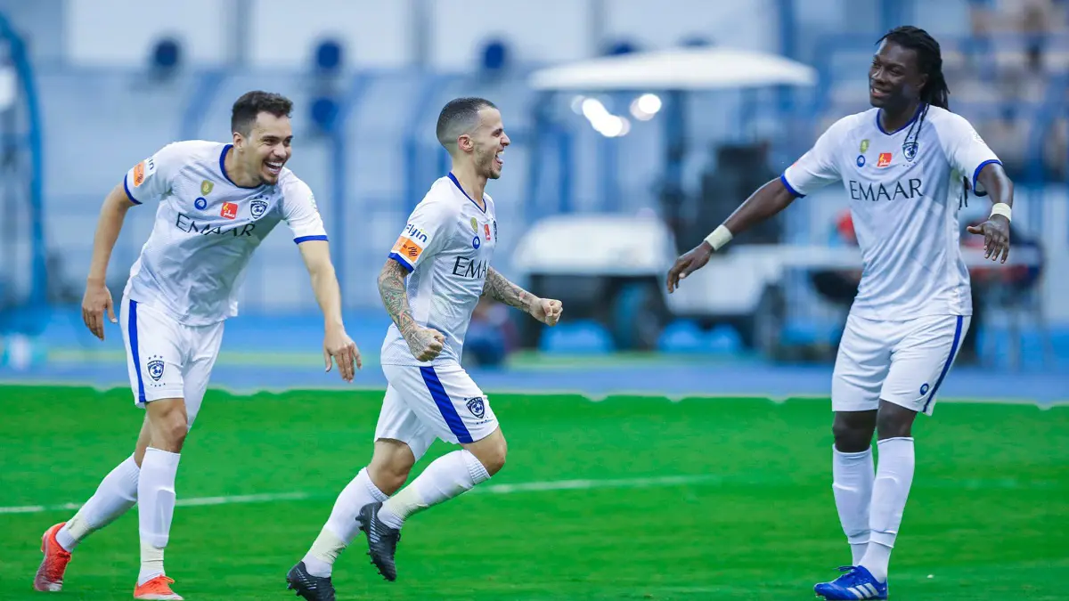 الهلال يكتسح النصر برباعية ويقترب من لقب الدوري السعودي
