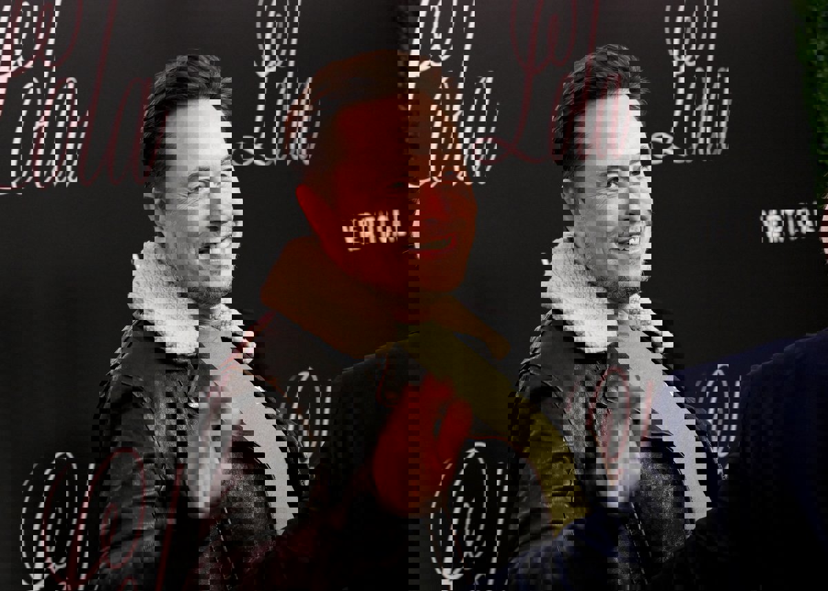 مطعم وجبات سريعة يخسر معركة قضائية أمام إيلون ماسك بسبب "تسلا"