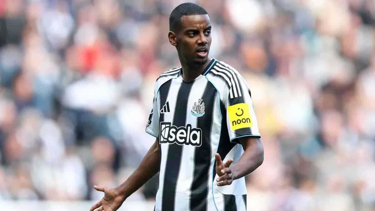 عرض تاريخي.. كم المبلغ الذي سيعرضه ليفربول لشراء إيزاك؟