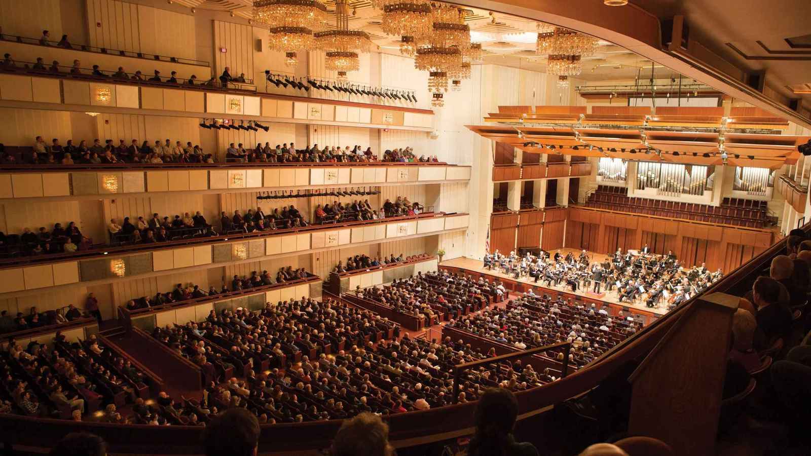 "سنجعله أكثر إثارة".. ترامب رئيسا لمركز كينيدي للفنون المسرحية