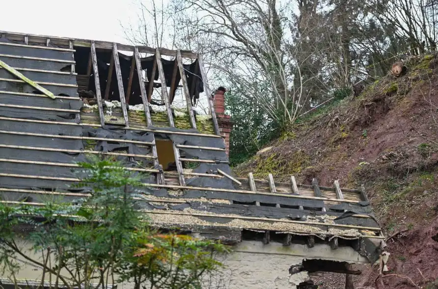 انهيار أرضي في بريطانيا