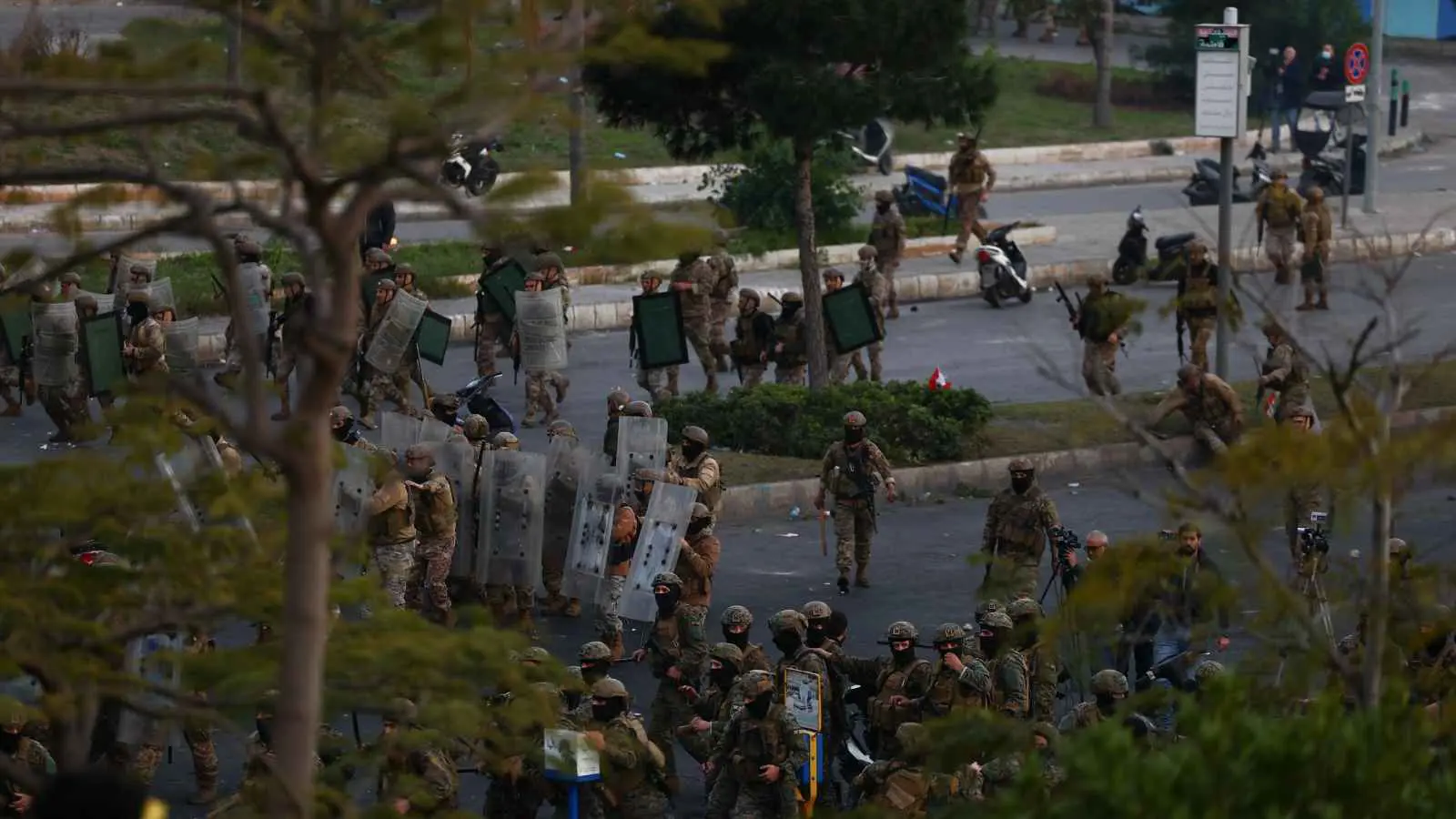 بطلب من لبنان.. إيران تعلن تعليق الرحلات إلى بيروت