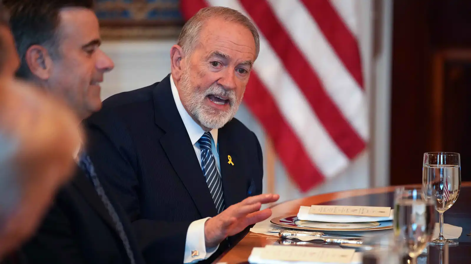 "ركلة البغل".. سفير أمريكا بإسرائيل يلوح بضربة "قاسية" لإيران