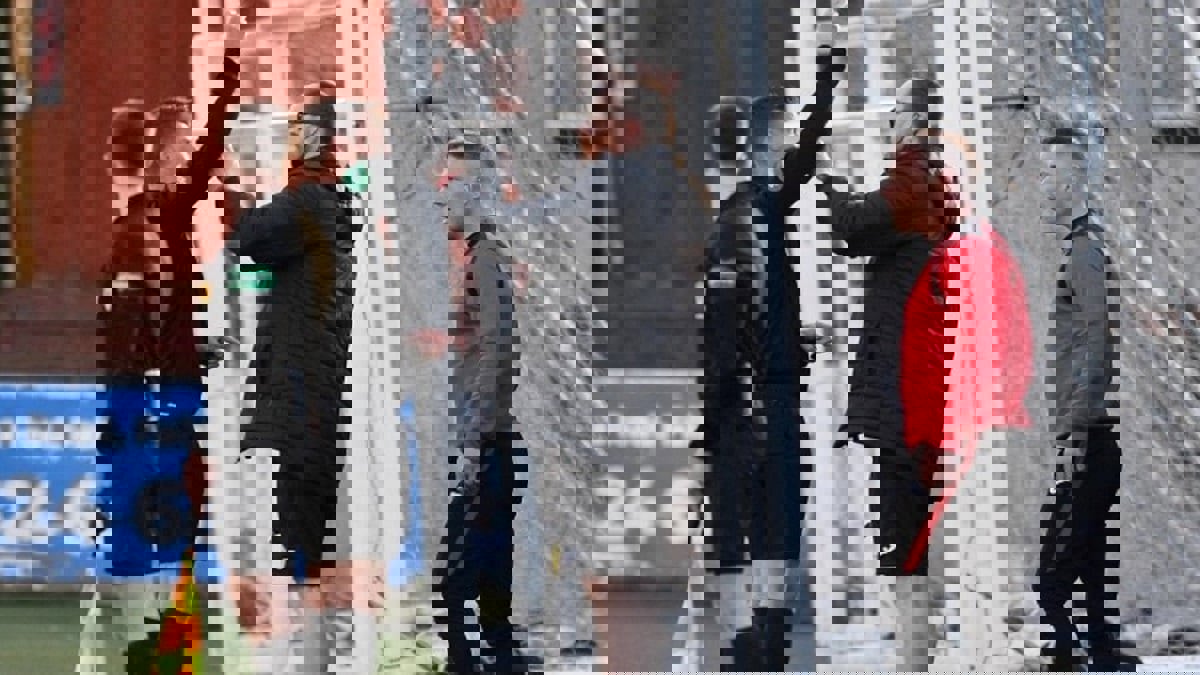 لاعب يطالب منافسه "الانتحار بشكل جيد" بعد فشل محاولات سابقة (صور)