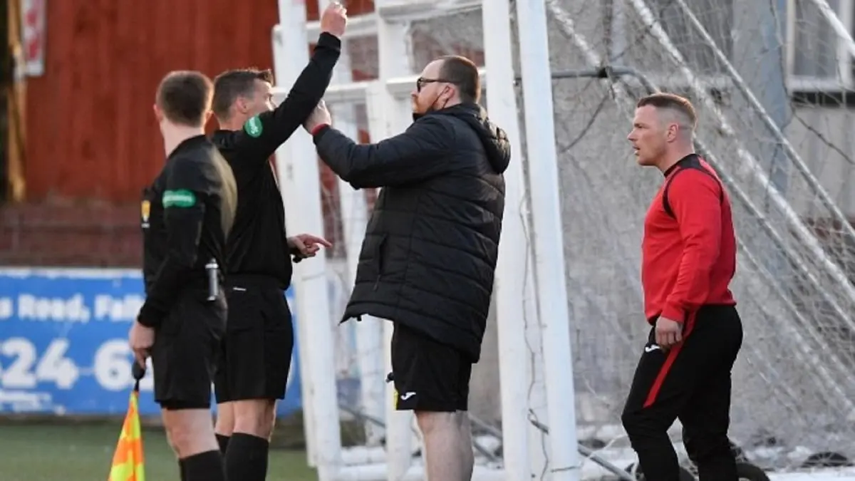 لاعب يطالب منافسه "الانتحار بشكل جيد" بعد فشل محاولات سابقة (صور)